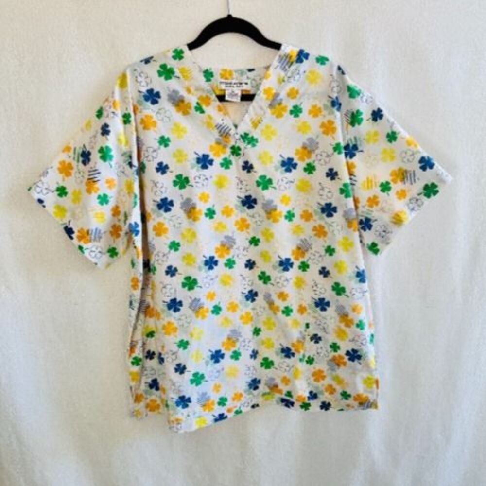 Natural Uniforms Natural Prints short-sleeve V-neck scrub top